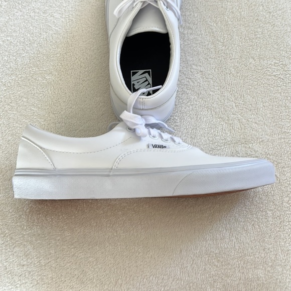 Women’s Vans tennis shoes sz 10 or men’s 8.5. - Picture 3 of 6